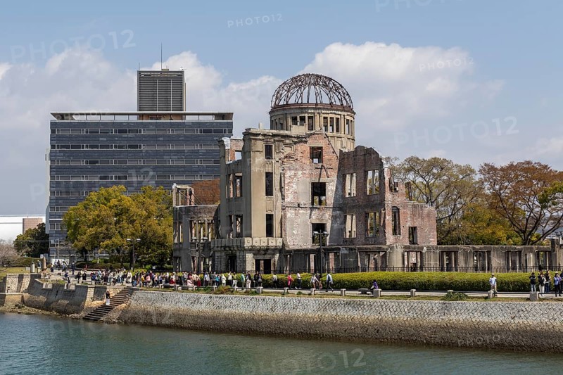 Atomic Bomb Dome, ruins of the former Chamber of Commerce and Industry building, landmark, UNESCO World Heritage Site, peace memorial and memorial to the victims of the atomic bombing of Hiroshima in the Peace Park on the Otagawa River, Naka Ward, Hiroshima, Japan