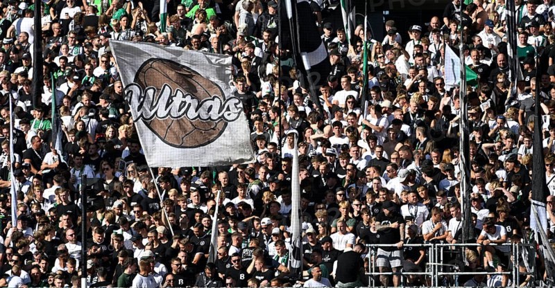 Borussia Park Mönchengladbach, 24.8.2025 Football: Bundesliga Season 2025/26 1st Matchday, Borussia Mönchengladbach (BMG, white) vs Hamburger Sportverein (HSV, blue) _ Fans on the North Curve with Ultras Flag _ DFL REGULATIONS PROHIBIT ANY USE OF PHOTOGRAPHS AS IMAGE SEQUENCES AND/OR QUASI-VIDEO