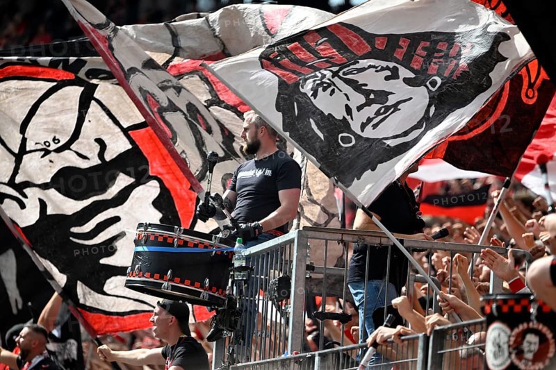 BayArena Leverkusen, 23.8.2025 Football: Bundesliga Season 2025/26 1st Matchday, Bayer 04 Leverkusen (B04, black) vs TSG 1899 Hoffenheim (TSG, blue) - Drummers between flags, behind them the Ultra Fans of Bayer 04 Leverkusen DFL REGULATIONS PROHIBIT ANY USE OF PHOTOGRAPHS AS IMAGE SEQUENCES AND/OR QUASI-VIDEO