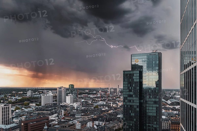 Spectacular storm front with lightning and heavy rain over the financial metropolis. Frankfurt am Main, Hesse, Germany