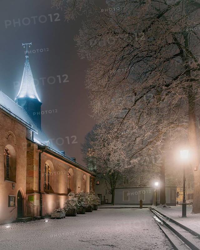 Industrial snow in the historic heart. Justinuskirche, Alt Höchst, Frankfurt am Main, Hesse, Germany