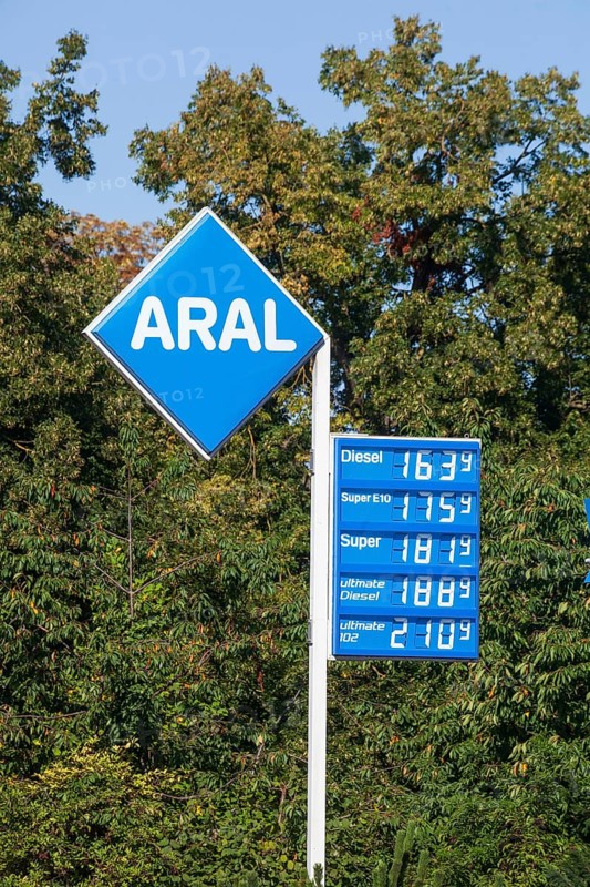 Aral logo and price board at an Aral petrol station, Germany