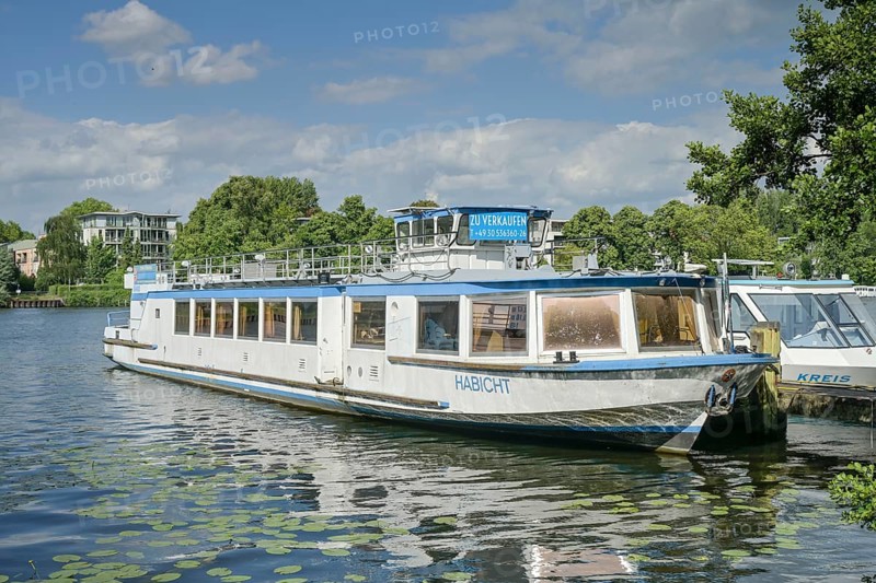 Ship of the Stern und Kreuz for sale, jetty harbour, Treptower Park, Treptow, Berlin, Germany