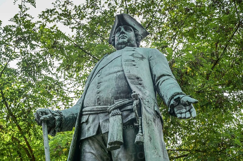 Monument to King Friedrich Wilhelm I, Kirchgasse, Bohemian Quarter, Neukölln, Berlin, Germany