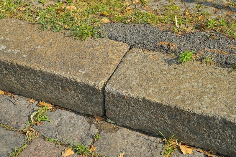 High kerb, Berlin, Germany