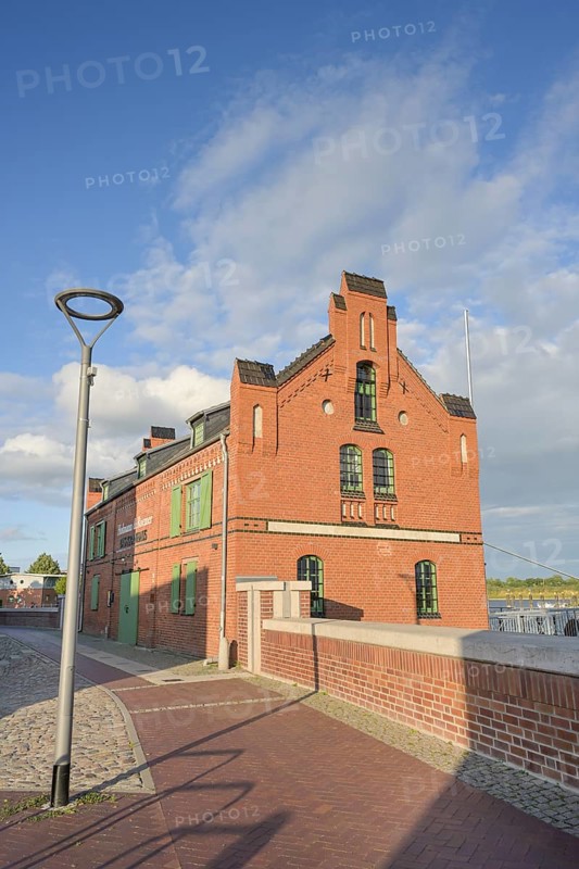 Old warehouse at the city harbour, Elbuferpromenade, Wittenberge, district of Prignitz, Brandenburg, Germany