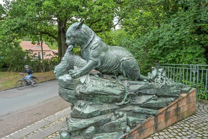 Otter, bronze, monument, bridge figure Alte Baumgartenbrücke Geltow, Brandenburg, Germany