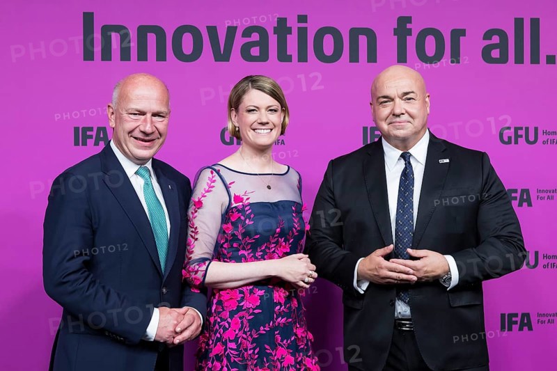 Kai Wegner (Governing Mayor of Berlin, CDU), Sara Warneke (Managing Director of gfu Consumer & Home Electronics GmbH) and Leif-Erik Lindner (Managing Director of IFA Management GmbH) in front of the opening gala of IFA Funkausstellung in the CityCube, Berlin, 4 September 2025