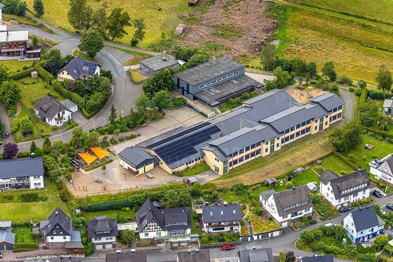Aerial view, Burgfeldschule - Municipal Primary School Am Burgfeld, Bad Berleburg, Wittgensteiner Land, North Rhine-Westphalia, Germany, architecture, exterior view, education, educational institution, Burgfeldschule, roofs, buildings, primary school, green areas, infrastructure, children, landscape, place of learning, neighbourhood, school, town, streets, urban, municipal primary school, surroundings, place of education, German school, rural