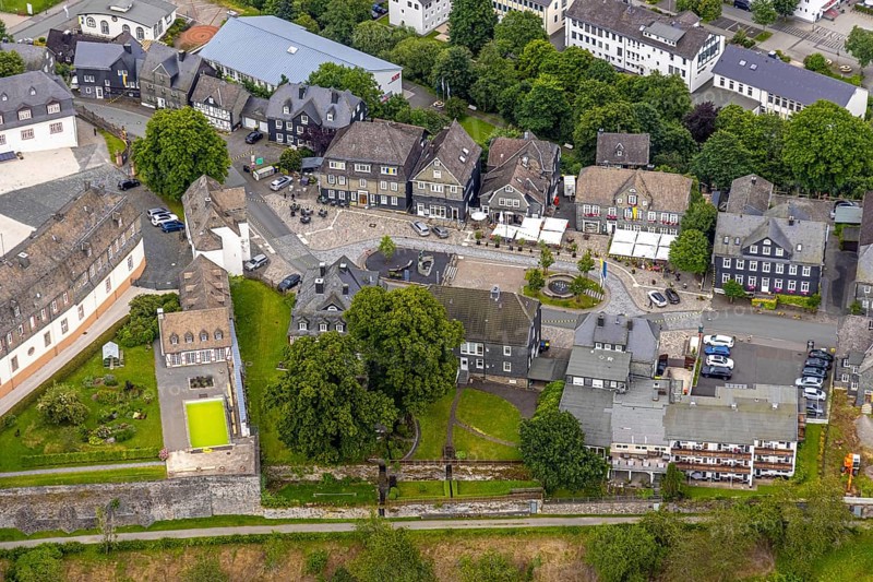 Aerial view, Goetheplatz in the town centre with Wilhelm I monument, historic houses, restaurants and cafés with parasols, water tank at the castle, Bad Berleburg, Wittgensteiner Land, North Rhine-Westphalia, Germany, old town, architecture, trees, cafés, monument, Wilhelm I monument, Europe, leisure, gastronomy, building, community, history, Goetheplatz, green area, culture, aerial view, town centre, square, restaurants, castle, sight, summer, parasols, town, street, daytime, tourism, urban, water tank, tiled roofs, scenic, touristy