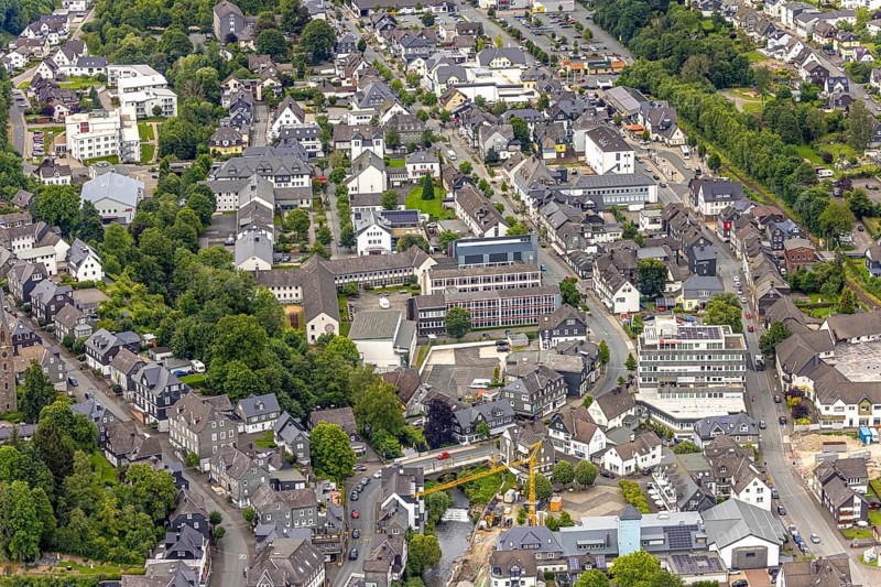 Aerial view, Johannes-Althusius-Gymnasium, district court and police station, St. Marien Church, Poststraße federal road B480, Bad Berleburg, Wittgensteiner Land, North Rhine-Westphalia, Germany, district court, architecture, federal road B480, roofs, education, buildings, courts, infrastructure, churches, landscape, aerial view, police, police station, Poststraße, region, religion, schools, security, town, streets, urban, traffic, administration, German architecture, German town, historical, overview, public space
