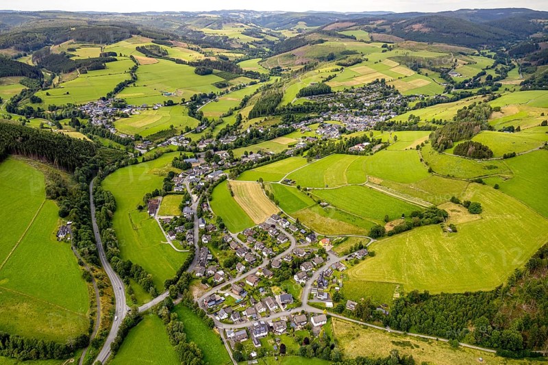 Aerial view, residential area at the road Heidebrücke, Am Hillerbach and Auf der Heide, Wemlighausen, Bad Berleburg, Wittgensteiner Land, North Rhine-Westphalia, Germany, Am Hillerbach, architecture, Auf der Heide, trees, village, roofs, buildings, green, Heidebrücke, houses, infrastructure, landscape, neighbourhood, nature, regions, settlement, town, street, roads, surroundings, residential area, residential buildings, European, peaceful, rural, top down, overview