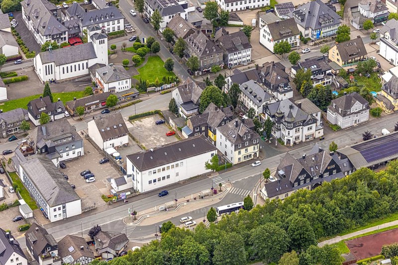 Aerial view, St. Marien Kirche und Wohngebiet an der Poststraße Bundesstraße B480, residential area Bad Berleburg, Wittgensteiner Land, North Rhine-Westphalia, Germany, architecture, view, Bad Berleburg, Bundesstraße B480, village, rural area, building, infrastructure, church, culture, landscape, Poststraße, region, religion, religious building, settlement, St. Marien Kirche, town, townscape, urban development, streets, structure, tourism, tradition, traffic, residential area, residential area, residential buildings, bourgeois area, European town