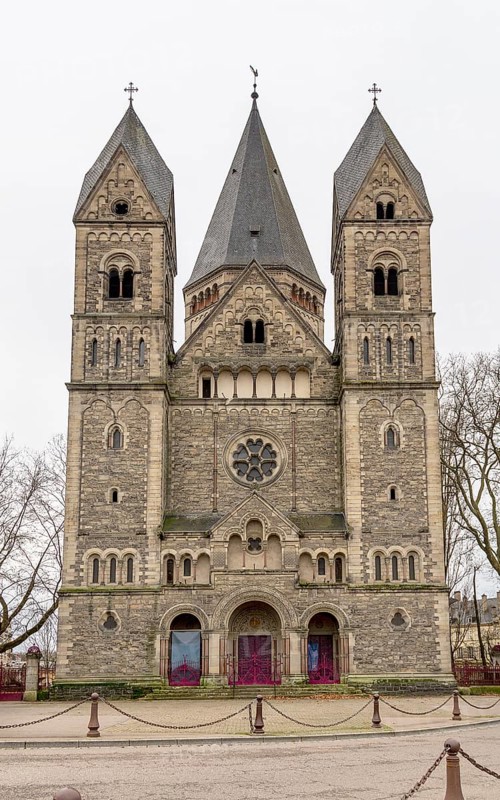 Frontal shot of the Temple Neuf, a protestant church in Metz located in France
