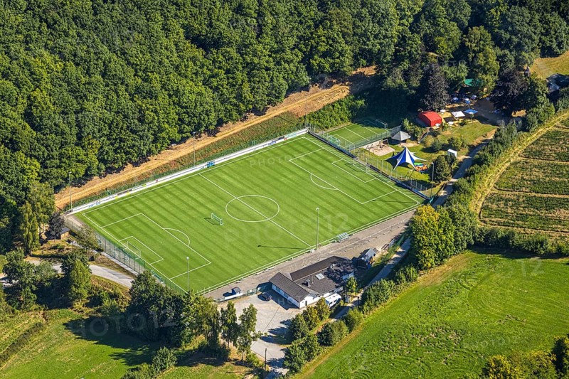Aerial view, football stadium sports field Vor der Höh, SG Albaum/Heinsberg, sunshades in a meadow, Heinsberg, Kirchhundem, Sauerland, North Rhine-Westphalia, Germany, DE, Europe, football, football field, football stadium, aerial view, aerial photography, aerial photography, sports, sports facility, sports field, overview, bird's-eye view, overview