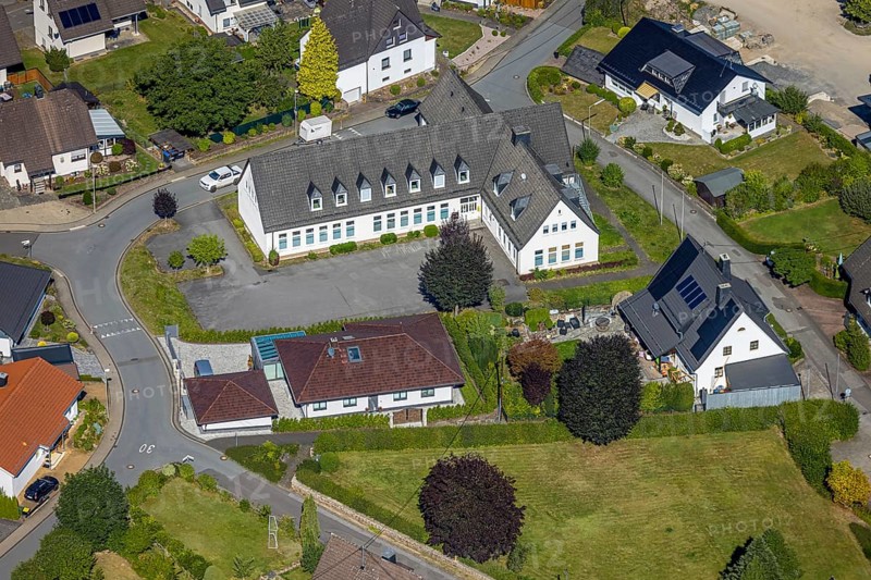 Aerial photo, former community primary school Würdinghausen, Am Königsberg, Würdinghausen, Kirchhundem, Sauerland, North Rhine-Westphalia, Germany, education, educational institution, DE, Europe, primary school, teaching institute, aerial photograph, aerial photography, aerial photography, school, overview, bird's-eye view, birds-eyes view, overview