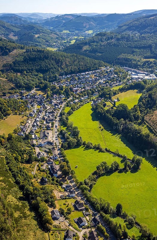 Aerial view, residential area, view of the district of Langenei in the Fredeburger Straße valley in a wooded hilly landscape, Langenei, Lennestadt, Sauerland, North Rhine-Westphalia, Germany, tree death, DE, Europe, property tax, real estate, clear-cutting, calamity areas, Kirchhundem, aerial view, aerial photography, aerial photography, valley, overview, bird's-eye view, forest, forest damage, forest dieback, housing estate, housing and living, residential area, housing quality, residential neighbourhood, housing estate, residential area, birds-eyes view, overview