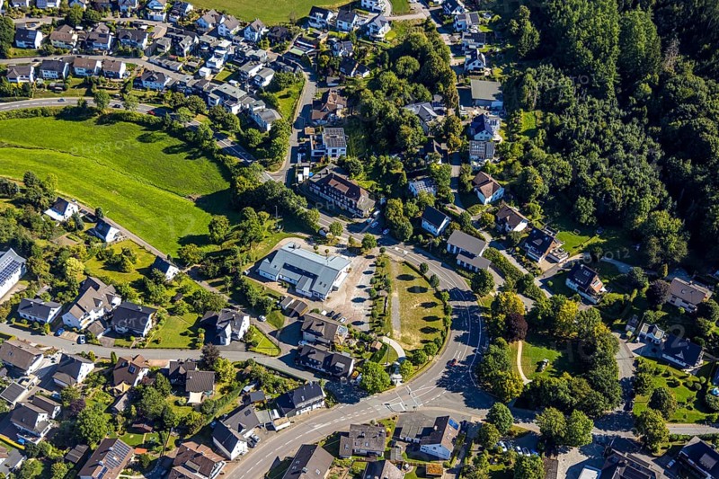Aerial view, residential area and shooting hall Halberbracht, Lennestadt, Sauerland, North Rhine-Westphalia, Germany, customs, DE, Europe, property tax, real estate, Kirchhundem, aerial view, aerial photography, aerial photography, Schützenbruderschaft, Schützengesellschaft, Schützenhalle, Schützenhaus, Schützenverein, sports shooting, tradition, overview, bird's-eye view, residential complex, living and life, residential area, residential quality, residential neighbourhood, residential estate, residential district, birds-eyes view, overview