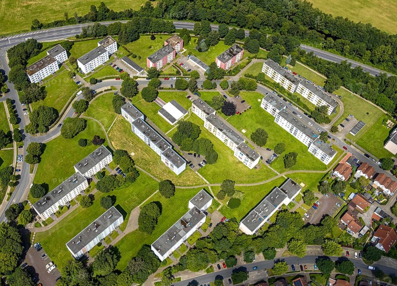 Aerial view, apartment buildings housing estate Moosfelder Ring, terraced houses, Neheim, Arnsberg, Sauerland, North Rhine-Westphalia, Germany, apartment buildings, housing estate, Moosfelder Ring, city, architecture, real estate, building, housing estate, neighbourhood, settlement, urban, residential building, exterior view, aerial view, suburban, locality, region, Europe, roofscape, structure, planning, infrastructure, view from above, environment, living space