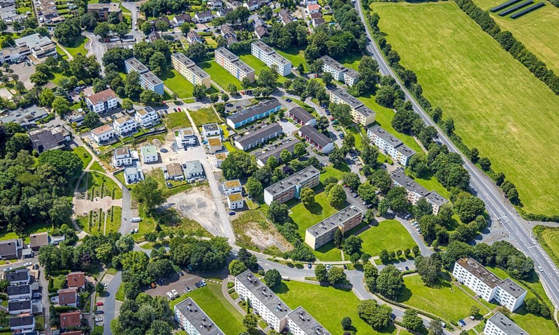 Aerial view, apartment buildings, housing estate Moosfelder Ring, terraced houses, Neheim, Arnsberg, Sauerland, North Rhine-Westphalia, Germany, apartment buildings, housing estate, Moosfelder Ring, architectural style, residential area, urban, buildings, roofs, streets, neighbourhood, settlement, infrastructure, home, houses, aerial view, district, residential buildings, exterior view, planning, structure, order, living space, residential area, residential complex