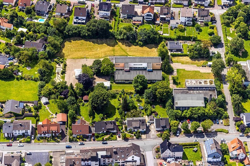Aerial view, Heinrich-Knoche-Schule primary school, residential area, Herdringen, Arnsberg, Sauerland, North Rhine-Westphalia, Germany, DE, Europe, aerial view, aerial photography, aerial photography, Ruhr area, overview, bird's-eye view, overview