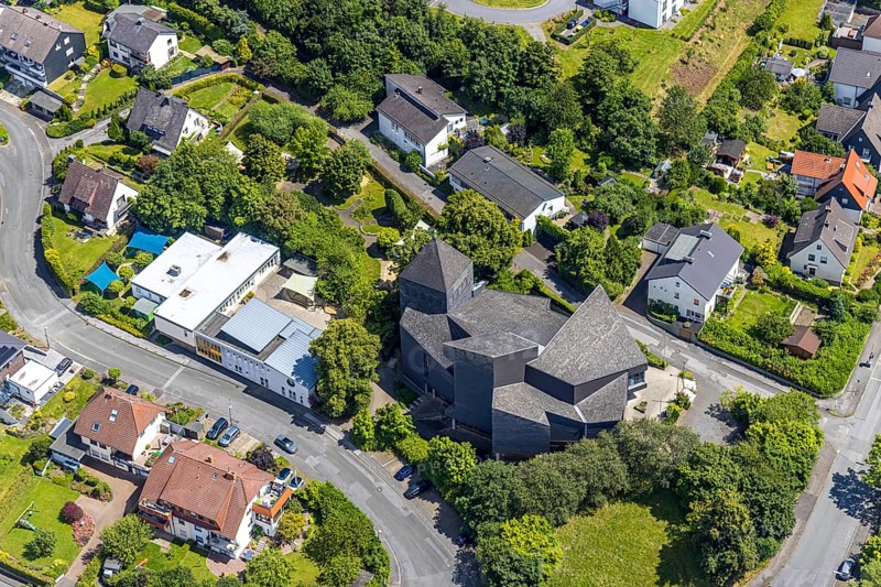 Aerial view, Heilig-Kreuz-Kirche and Catholic Kindergarten Heilig Kreuz Kreuzkirchweg, Obereimer, Arnsberg, Sauerland, North Rhine-Westphalia, Germany, Heilig-Kreuz-Kirche, Catholic Kindergarten Heilig Kreuz, Kreuzkirchweg, church, religion, architecture, kindergarten, education, building, village, region, landscape, sky, roofs, trees, green spaces, infrastructure, European, Christian, Catholic, community, culture, structure, bird's eye view, German