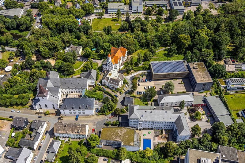 Aerial view, Wedinghausen Monastery and St Laurentius Catholic Church, Laurentianum Grammar School and Villa with Spitzurm Senioren-Wohnpark Arnsberg GmbH, Arnsberg, Sauerland, North Rhine-Westphalia, Germany, DE, Europe, aerial view, aerial photography, aerial photography, Ruhr area, overview, bird's-eye view, bird's-eye view, overview
