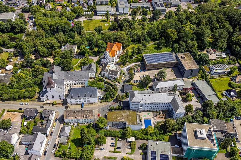 Aerial view, Wedinghausen Monastery and St Laurentius Catholic Provost Church, Laurentianum Grammar School and Villa with spire Senioren-Wohnpark Arnsberg GmbH, Arnsberg, Sauerland, North Rhine-Westphalia, Germany, Wedinghausen Monastery, St Laurentius Catholic Provost Church, St Laurentius Grammar School, Villa with spire Senioren-Wohnpark Arnsberg GmbH, Arnsberg, Sauerland, North Rhine-Westphalia, Germany Laurentius, Laurentianum grammar school, villa with pointed tower, Senioren-Wohnpark Arnsberg GmbH, church, educational institution, historical building, architecture, urban, region, culture, religion, education, senior citizens' residence, village, view, panorama, aerial view, scenic, urban, building, facilities, regional