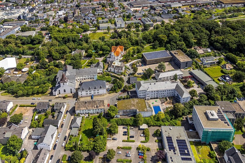 Aerial view, Wedinghausen Monastery and St Laurentius Catholic Provost's Church, Laurentianum Grammar School and Villa with Spitzurm Senioren-Wohnpark Arnsberg GmbH, Arnsberg, Sauerland, North Rhine-Westphalia, Germany, Wedinghausen Monastery, St Laurentius Catholic Provost's Church, Villa, Spitzurm Laurentius, Laurentianum grammar school, villa, pointed tower, senior citizens' residential home, architecture, building, historical sites, religion, educational institution, Christian, school, senior citizens' home, town, town view, landscape, ecclesiastical, learning, elderly, church, culture, sights, tourist attractions