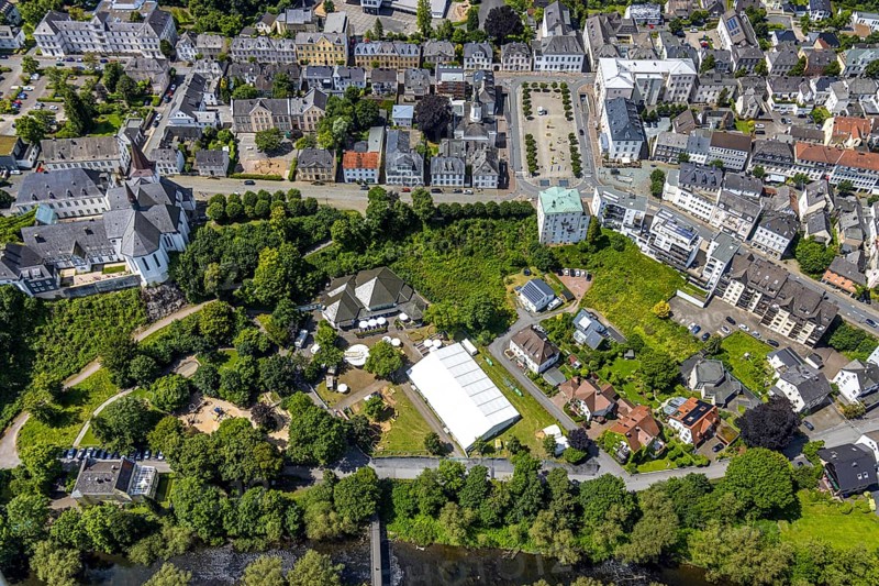 Aerial view, park with river Ruhr and promenade, Neumarkt and Church of the Resurrection, festival hall of the Arnsberger Bürgerschützengesellschaft and large marquee, St. Laurentius Catholic Church, Arnsberg, Sauerland, North Rhine-Westphalia, Germany, park, river, Ruhr, promenade, Neumarkt, Church of the Resurrection, festival hall, Arnsberger Bürgerschützengesellschaft, marquee, Catholic Church of St. Laurentius, building, church, architecture, town, green area, event, celebration, marketplace, historical, religion, landscape, riverside, tourist, cultural, community, view, urban, summer, city, day, event, celebration Laurentius, building, church, architecture, city, green space, event, celebration, marketplace, historical, religion, landscape, riverside, touristic, cultural, community, view, urban, structure, summer, day, sky, forest