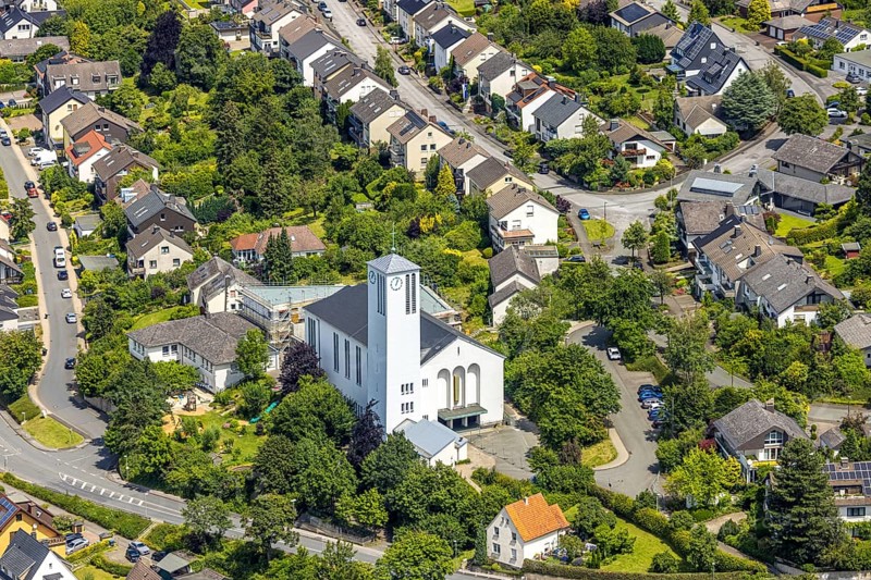 Aerial view, St. Pius Catholic Church, construction site behind the church, residential area terraced houses, Arnsberg, Sauerland, North Rhine-Westphalia, Germany, catholic church, St. Pius Church, construction site, residential area, terraced houses, architecture, religion, city, urban, construction, building, bird's eye view, village, community, church, habitat, modernisation, development, neighbourhood, infrastructure, landscape, typical, European, culture, residential buildings, real estate, planning, rural, perspective, village, structure