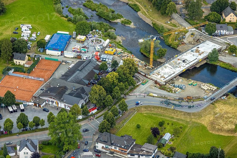Aerial view, temporary bridge and construction site with new construction of the Dinscheder Ruhrbrücke Glösinger Straße (L735) over the river Ruhr and renaturalisation, Glösingen, Arnsberg, Sauerland, North Rhine-Westphalia, Germany, temporary bridge, construction site, new construction, Dinscheder Ruhrbrücke, Glösinger Straße, L735, river Ruhr, renaturalisation, bridge construction, infrastructure, river, construction site vehicles, technology, construction work, nature, urban development, engineering, road construction, bridge construction, landscape, architecture, environment, transport, region, German city, water body, aerial view, modern technology, public works, construction project, infrastructure development, bridge renovation