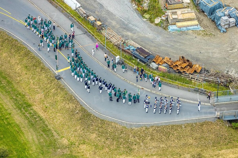 Aerial photo, shooting club street parade, St. Sebastianus Schützenbruderschaft 1766 e.V. Öventrop, Glösingen, Arnsberg, Sauerland, North Rhine-Westphalia, Germany, DE, Europe, aerial photo, aerial photography, aerial photography, Ruhr area, overview, bird's-eye view, birds-eyes view, overview