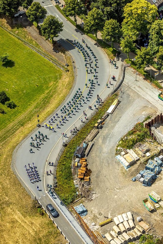 Aerial photo, shooting club street parade, St. Sebastianus Schützenbruderschaft 1766 e.V. Öventrop, Glösingen, Arnsberg, Sauerland, North Rhine-Westphalia, Germany, DE, Europe, aerial photo, aerial photography, aerial photography, Ruhr area, overview, bird's-eye view, birds-eyes view, overview