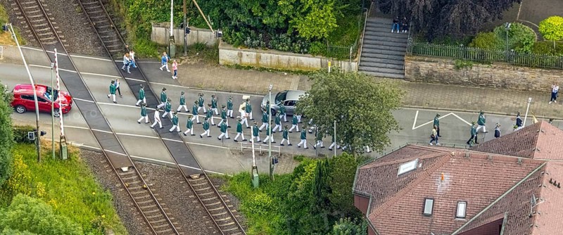 Aerial photo, shooting club street parade, St. Sebastianus Schützenbruderschaft 1766 e.V. Öventrop, Glösingen, Arnsberg, Sauerland, North Rhine-Westphalia, Germany, DE, Europe, aerial photo, aerial photography, aerial photography, Ruhr area, overview, bird's-eye view, birds-eyes view, overview