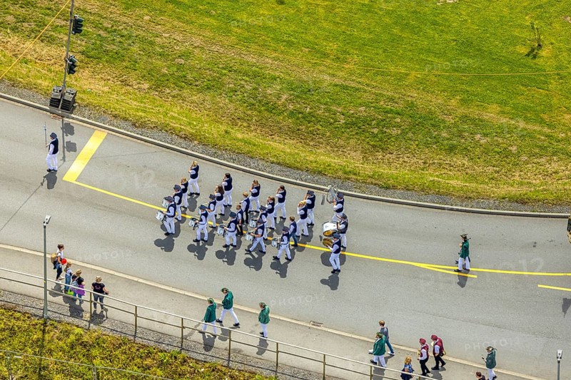 Aerial photo, shooting club street parade, St. Sebastianus Schützenbruderschaft 1766 e.V. Öventrop, Glösingen, Arnsberg, Sauerland, North Rhine-Westphalia, Germany, DE, Europe, aerial photo, aerial photography, aerial photography, Ruhr area, overview, bird's-eye view, birds-eyes view, overview