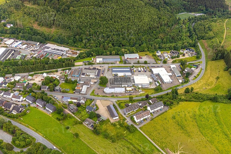 Aerial view, industrial estate Unterm Limburg with sewage treatment plant, Bad Berleburg, Wittgensteiner Land, North Rhine-Westphalia, Germany, architecture, roofs, waste disposal, development, vehicles, building, business area, commercial area, industrial estate, infrastructure, sewage treatment plant, landscape, aerial view, north, region, roads, urban, technology, topography, environment, water treatment plant, economy, urban planning