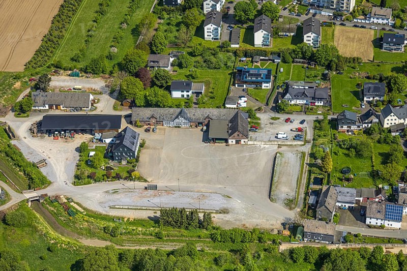 Aerial view, Hof Norbert Wiese GmbH, residential area Mühlenstraße corner Kanalstraße, Velmede, Bestwig, Sauerland, North Rhine-Westphalia, Germany, residential area, Mühlenstraße, Kanalstraße, building, street, architecture, village, town view, settlement, neighbourhood, houses, roofs, infrastructure, landscape, rural, overview, bird's eye view, surroundings, properties, traffic