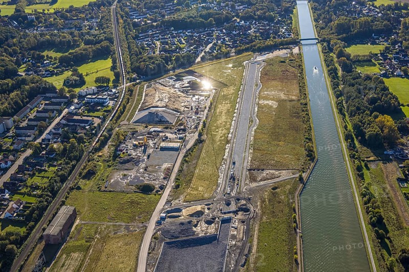 Aerial view, Wasserstadt Aden on the Datteln-Hamm Canal, construction area for planned urban quarter on the site of the former Haus Aden colliery, Oberaden, Bergkamen, Ruhr area, North Rhine-Westphalia, Germany, architecture, construction, construction area, Datteln-Hamm Canal, development, river, terrain, industrial site, infrastructure, canal, land use, landscape, aerial view, modernisation, new construction, planning, regional planning, reurbanisation, urban development, urban planning, urban quarter, top view, transformation, environment, conversion, urban, suburb, water, water town Aden, Haus Aden colliery, geographical, industrial