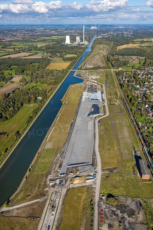 Aerial view, Aden water town on the Datteln-Hamm Canal, construction area for planned urban quarter on the site of the former Haus Aden colliery, Oberaden, Bergkamen, Ruhr area, North Rhine-Westphalia, Germany, Aden, architecture, construction area, construction projects, Datteln-Hamm Canal, development, river, area, site, waters, Haus Aden, industrial history, infrastructure, investment, canal, landscape, aerial view, modernisation, perspective, planning, region, settlement, urban planning, structure, transformation, water town, future, German, former colliery, planned urban quarter, urban, urban landscape