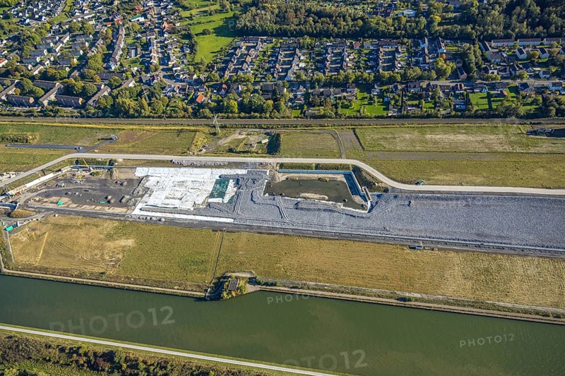 Aerial view, Water City Aden on the Datteln-Hamm Canal, construction area for planned urban quarter on the site of the former Haus Aden colliery, Oberaden, Bergkamen, Ruhr area, North Rhine-Westphalia, Germany, Water City, Aden, Datteln-Hamm Canal, construction area, planned urban quarter, site, former colliery, Haus Aden, urban development, architecture, urban planning, infrastructure, site overview, river, canal system, northern Germany, construction projects, landscape, bird's eye view, urbanisation, industrial area, topography, settlement development
