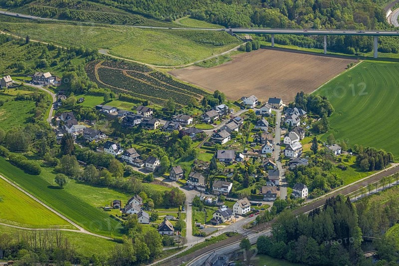 Aerial view, residential area local view district Dümel, behind Ruhr valley bridge Bermecke of the federal road, B480n, Nuttlar, Bestwig, Sauerland, North Rhine-Westphalia, Germany, residential area, local view, district Dümel, Ruhr valley bridge, Bermecke, federal road, building, road, traffic connection, bridge, infrastructure, landscape, village, houses, settlement, municipality, environment, nature, aerial view, bird's eye view, rural, European