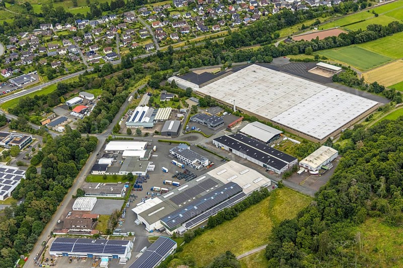 Aerial view, industrial estate Industriestraße and Lahnuferstraße, Bad Laasphe, Wittgensteiner Land, North Rhine-Westphalia, Germany, architecture, enterprise, development, factories, vehicles, river, riverbank, building, business area, commercial buildings, industrial estate, trade, industry, Industriestraße, infrastructure, Lahnuferstraße, landscape, aerial view, northern Germany, car parks, production, city, roads, topography, transport, environment, company, urban, traffic, workshops, economy
