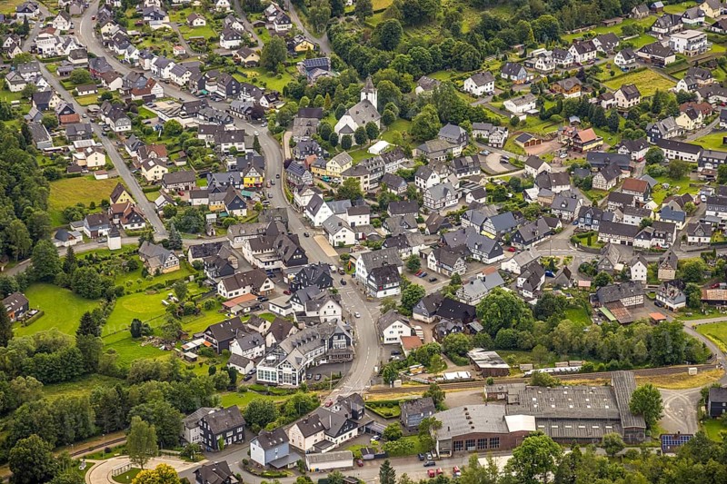 Aerial view, evang. Church and half-timbered houses, local view residential area on Sieg-Lahn-Straße, Feudingen, Bad Laasphe, Wittgensteiner Land, North Rhine-Westphalia, Germany, architecture, German, village, roofs, Protestant church, half-timbered houses, communities, green, homeland, houses, infrastructure, church, small town, culture, landscape, aerial view, local view, province, religion, settlement, settlement area, Sieg-Lahn-Straße, structure, environment, residential area, wooded, European, historic, historic buildings, ecclesiastical, rural, traditional