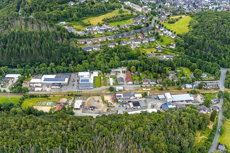 Aerial view, Friedrichshütte industrial estate and Lindenstraße on the railway line, Schuleborn residential area, Schlossbergklinik HGC Kliniken GmbH in the background, Wittgenstein-Kunst, Bad Laasphe, Wittgensteiner Land, North Rhine-Westphalia, Germany, architecture, railway line, Friedrichshütte, buildings, health, commercial area, HGC Kliniken GmbH, houses, industry, infrastructure, clinic, art, landscape, Lindenstraße, aerial view, region, rails, Schlossbergklinik, Schuleborn, settlement, cityscape, structures, urban, traffic, residential area, trains, German town