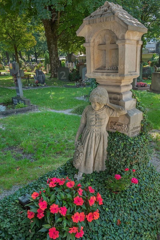 Gravesite with mourning girl figure, ivy and floral decoration, catholic cemetery, Kempten, Allgäu, Bavaria, Germany