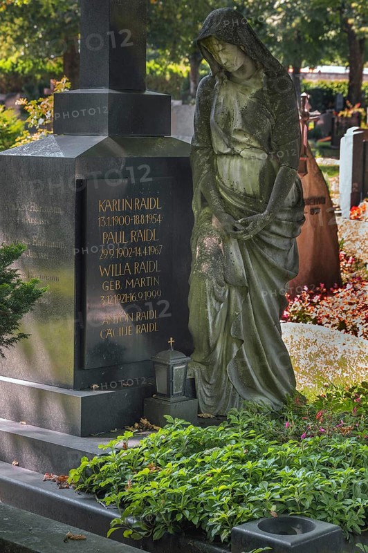 Gravesite with mourning female figure, catholic cemetery, Kempten, Allgäu, Bavaria, Germany