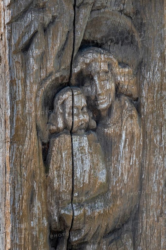 Wooden grave column with carving, mother and child, catholic cemetery, Kempten, Allgäu, Bavaria, Germany