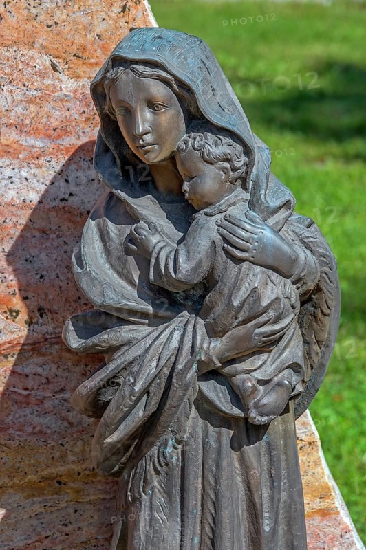 Gravesite with bronze figure, mother with child, catholic cemetery, Kempten, Allgäu, Bavaria, Germany