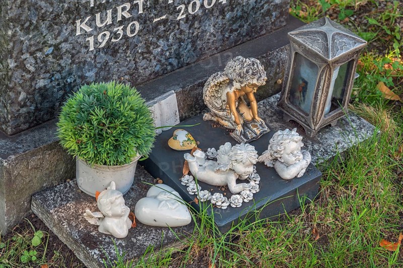 Gravesite with putti and grave light, catholic cemetery, Kempten, Allgäu, Bavaria, Germany